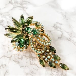 Emerald and Gold Vintage Brooch